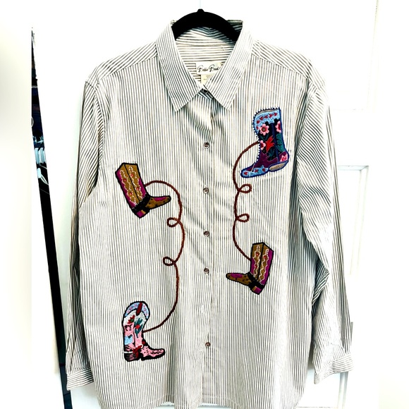 Bobby Brooks Tops - BOBBY BROOKS WESTERN COWBOY SHIRT WITH EMBROIDERY ON FRONT.